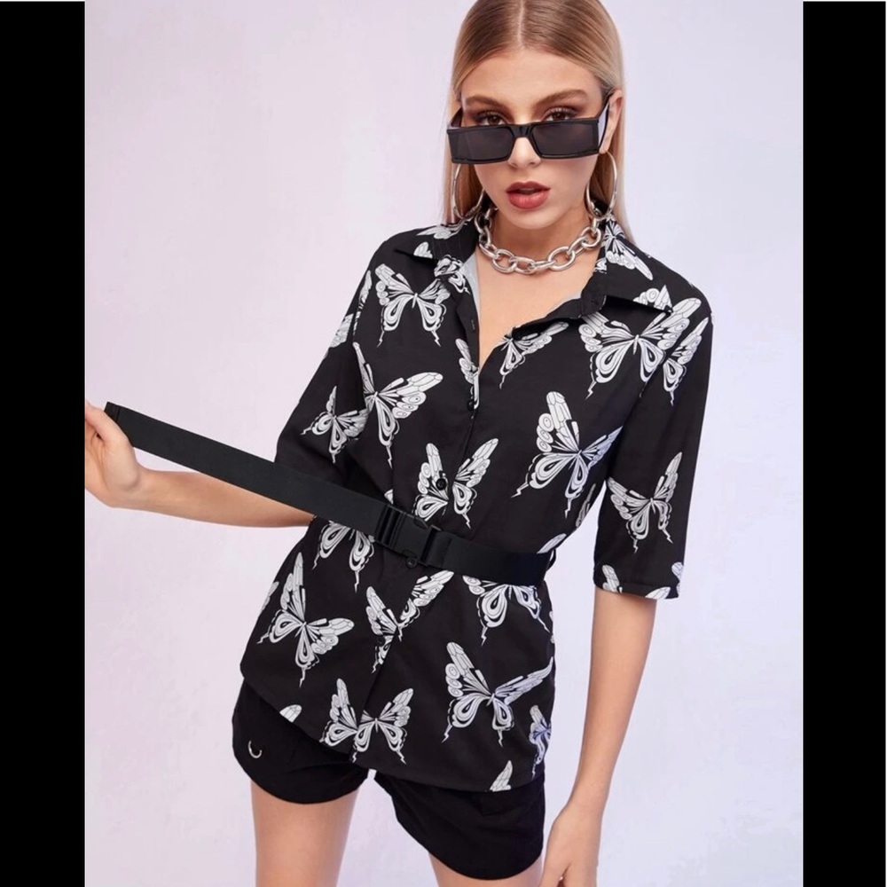 🌟HOST PICK🌟Butterfly print belted oversized blouse (Med&lrg)🦋